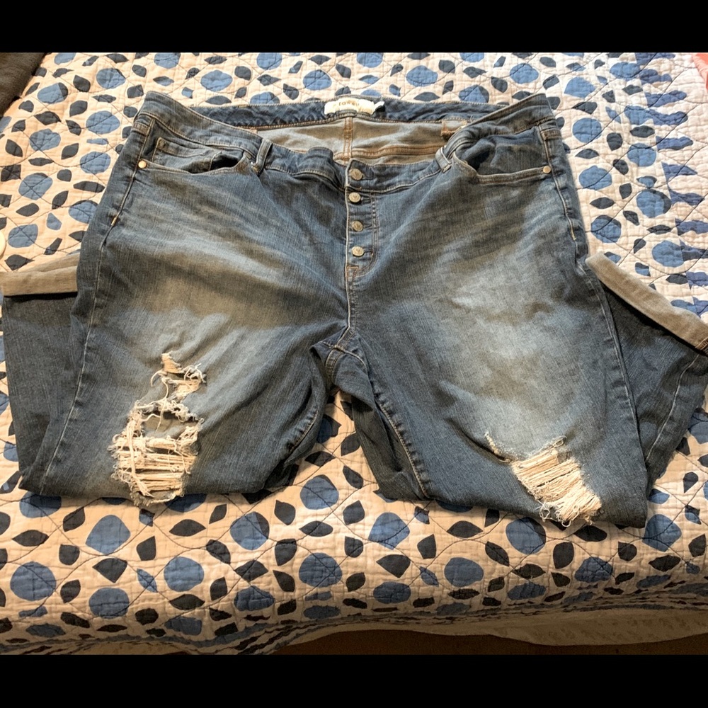 Torrid distressed cropped jeans